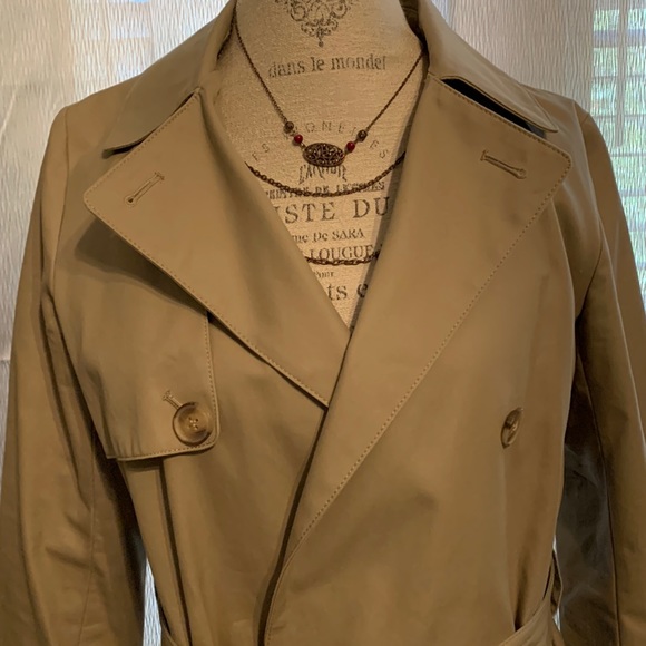 Tan Gap trench coat, practically new, only worn once - Picture 1 of 5